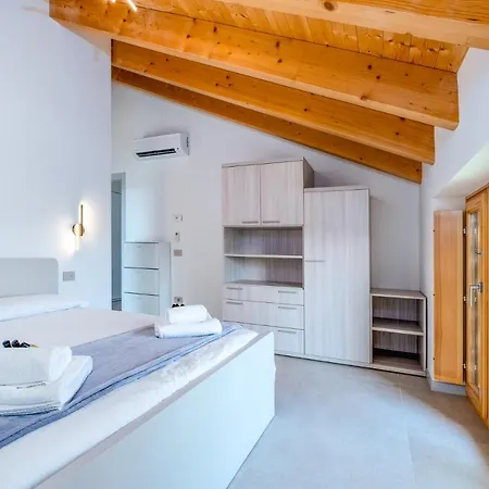 Ca' Bianca Loft Near Gardaland Lägenhet Peschiera del Garda